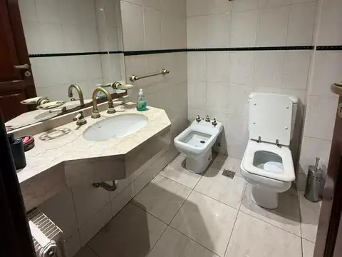 Casa en Alquiler con 1 cochera