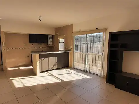 En alquiler PH 2 amb con balcón, en 1 piso al frente - Villa Martelli