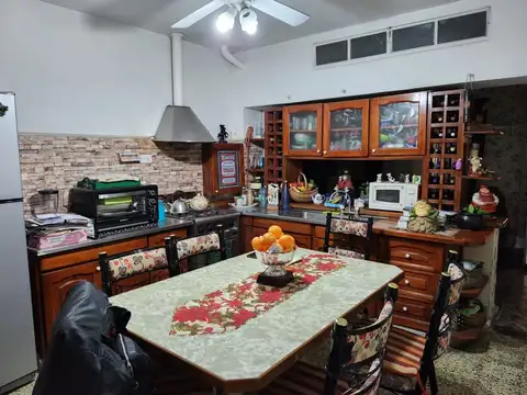 Casa en Venta con 4 cocheras
