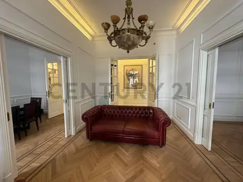 Esmeralda 1300, Piso 0