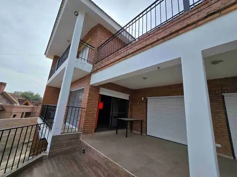 Casa 8 ambientes con 4 baños