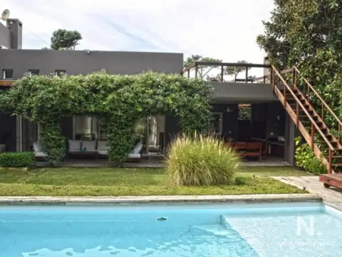 Casa 6 ambientes con 4 baños