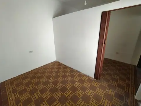 Departamento  Monoambiente Dividido de Pasillo con Patio - Alem 3500