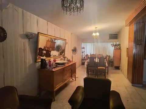 Casa 7 ambientes con 2 baños