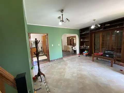 Casa 5 ambientes con 2 baños