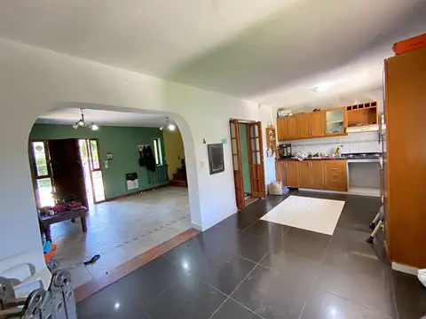 Casa en Alquiler con 2 cocheras