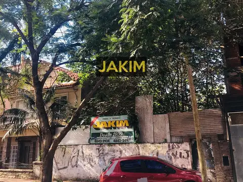 Lote de gran ubicación, con un FOS de 0.60 y un FOT de 3.40 ubicado a metros de la estacion