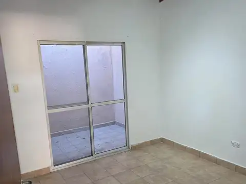 Depto Tipo Casa en Alquiler de 3 ambientes