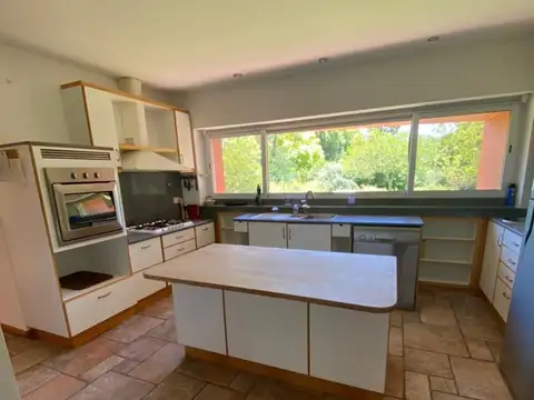 Casa 5 ambientes con 5 baños