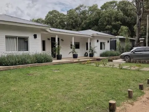 UN REFUGIO EN MEDIO DEL BOSQUE DE SAN VICENTE EN URUGUAY.