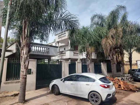 Casa de Dos Plantas con Potencial de Modificación