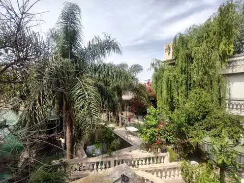 Casa de Dos Plantas con Potencial de Modificación