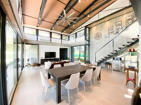 Casa en Venta con 4 cocheras