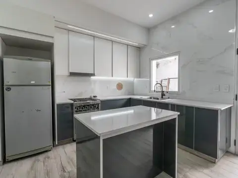 VENTA - Casa con 4 dormitorios y galpón - Barrio España y Hospitales, Rosario.