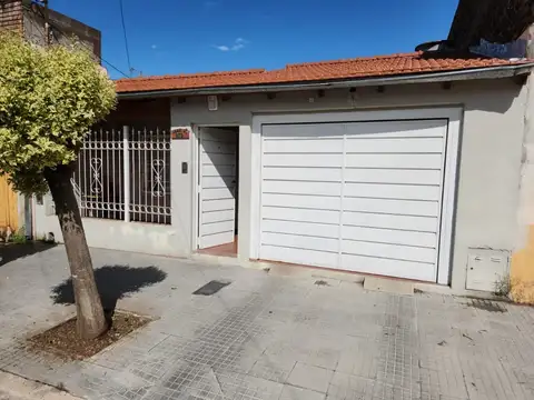 Casa en VENTA barrio General Bustos | 2 dormitorios | Quincho y PILETA