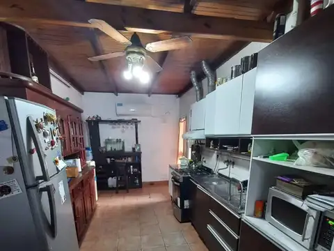 Casa 7 ambientes con 2 baños