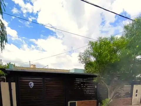 Casa en venta ubicada en Urdinarrain 8400, casi esquina Olmos.