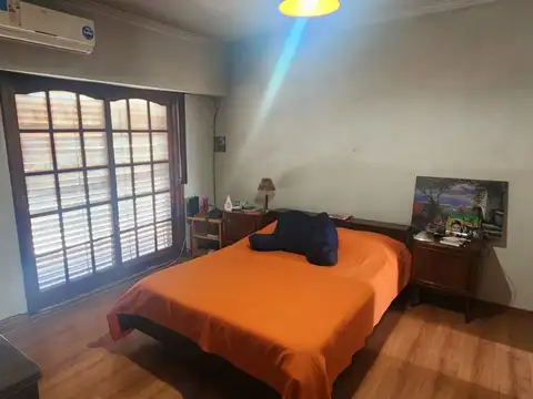 Casa 5 amb   Dpto 2 Amb 396 m2 Cub. - Lomas del Mirador