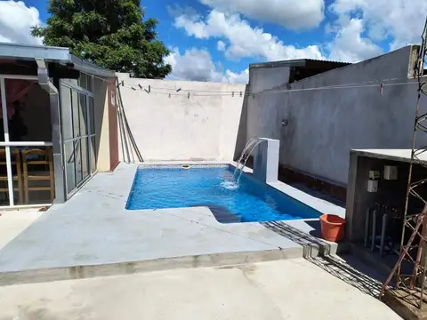 Casa 4 ambientes con 2 baños