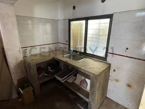 VENTA DE CASA A RECICLAR BARRIO INDUSTRIAL