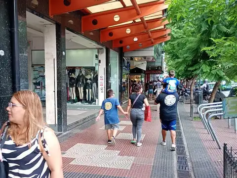 Estratégico local en el centro de San Miguel  a tan solo media cuadra de la Plaza.