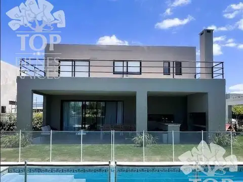 Casa 5 ambientes con 3 baños