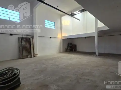 GALPON con LOCAL EN VENTA  A 1 CUADRA DE RUTA 8