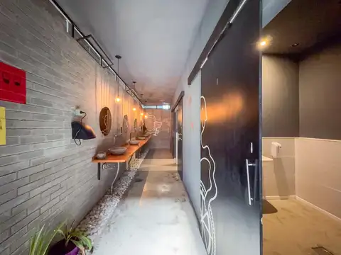 local comercial con espacio aéreo, oficinas, entrada vehicular, Lourdes