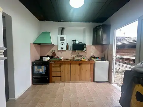 Casa 9 ambientes con 2 baños