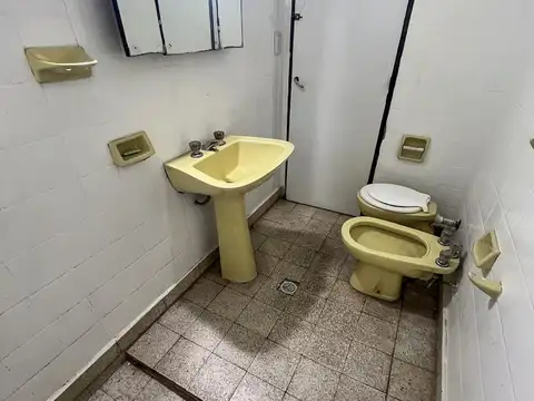 Viamonte y Chacabuco. Dos viviendas en una!