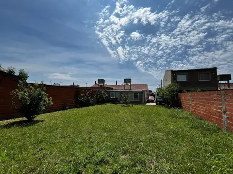 VENTA CASA 2 DORM CON GRAN TERRENO EN BARRIO ITEC