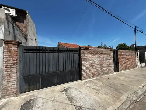 VENTA CASA 2 DORM CON GRAN TERRENO EN BARRIO ITEC