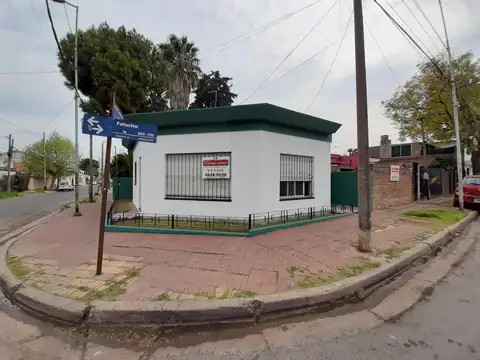 Casa 3 ambientes   lote - Morón