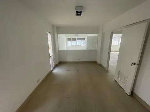 Oficina 5 ambientes con 1 baño