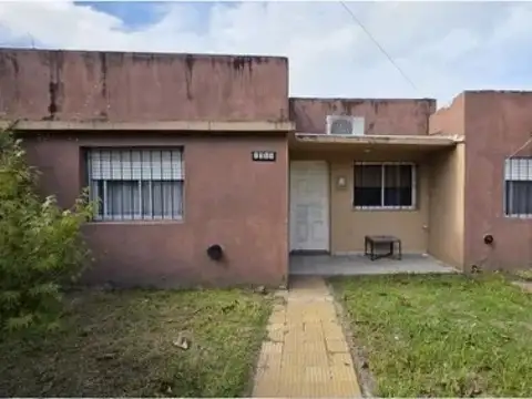 Casa en venta - 3 Dormitorios 1 Baño - Cochera - 275Mts2 - Longchamps