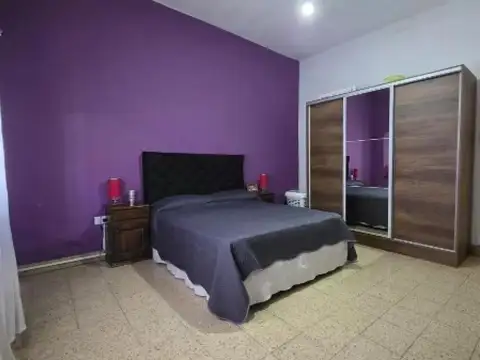 Casa en venta - 3 Dormitorios 1 Baño - Cochera - 275Mts2 - Longchamps