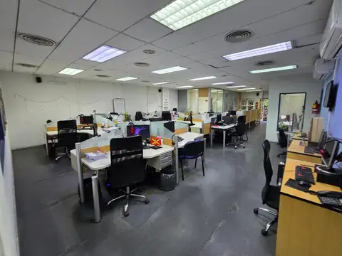 Oficina 6 ambientes con 3 baños