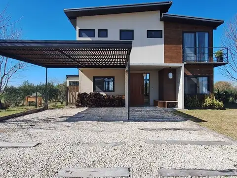 Casa 4 ambientes con 4 baños