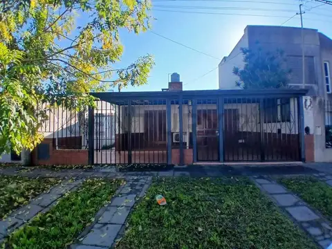VENTA de Casa de 2 dormitorios en Guadalupe Oeste, Santa Fe.