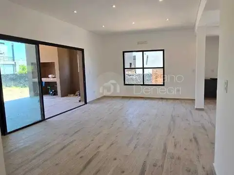 Casa 4 ambientes con 3 baños