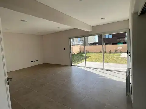 Casa 3 ambientes con 2 baños