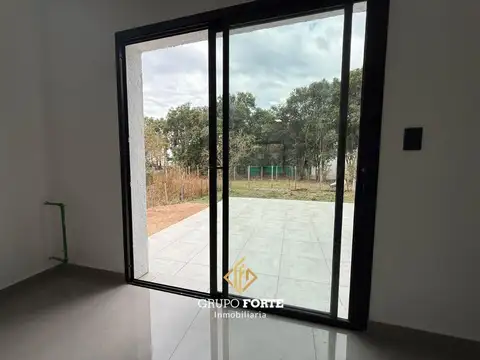 Casa en Alquiler con 1 cochera