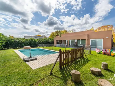 Casa en Venta con 4 cocheras