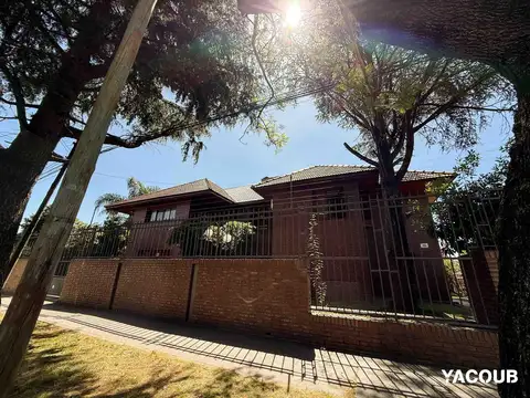 Casa 6 ambientes con 7 baños