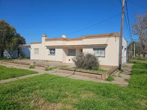 AV. ESTANISLAO LOPEZ  al 500