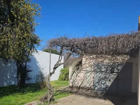 Casa 5 ambientes con 1 baño