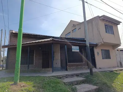 Casa y Departamento en Venta en Castelli 1696. B° El Destino