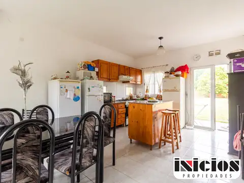 Casa 3 ambientes con 2 baños