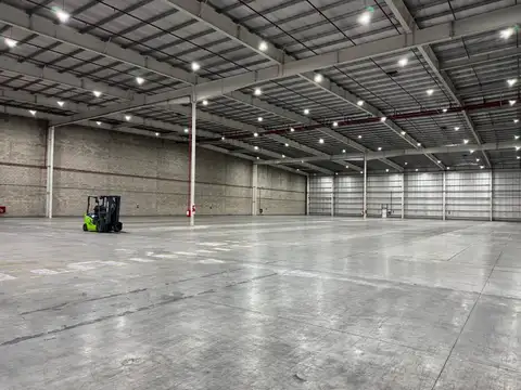 Depósito en Zarate KM 90 3600 M2 CON HIDRANTES