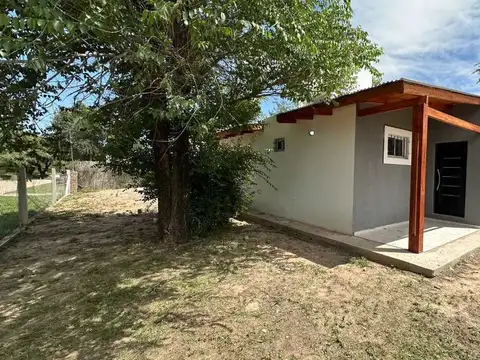 VENTA CASA 2 DORM. CON PILETA EN COMUNA SAN ROQUE